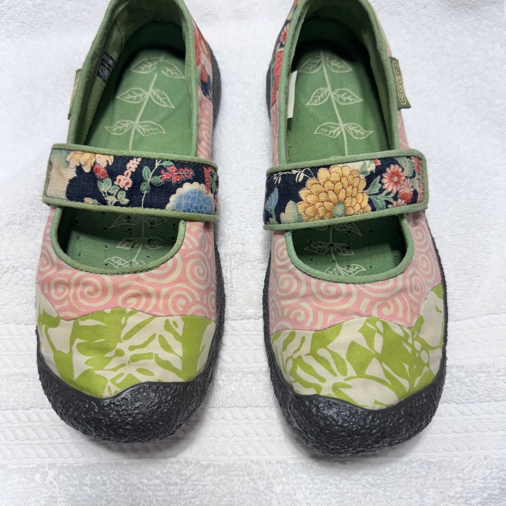 Keen floral Mary Jane’s